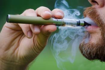Исследования доказали, что электронные сигареты ничуть не безопаснее обычных