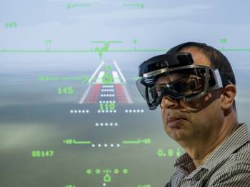 Виртуальные очки Skylens облегчат пилотам посадку самолета