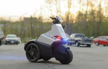 Segway представила трехколесный мотоцикл для полицейских