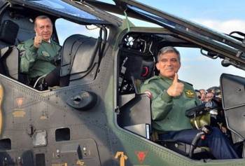 Эрдоган и Гюль стали пилотами
