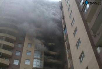 В Баку в жилом здании произошел пожар
