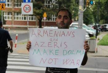 Армяне требуют у правительства вывода войск из Карабаха