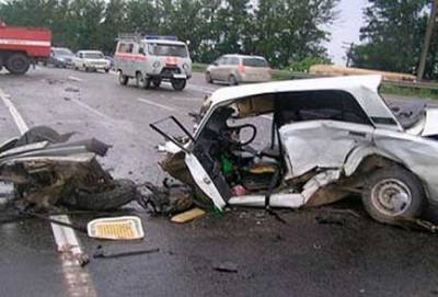 В Гейчае легковой автомобиль врезался в трактор: Есть погибшие.