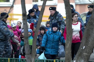 Старшеклассник устроил стрельбу в московской школе: погибли полицейский и учитель.