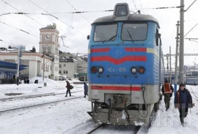 На Украине поезд разорвал маршрутку пополам: 13 человек погибли.