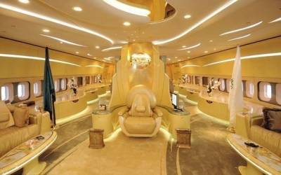 Внутри самолета короля Саудовской Аравии.