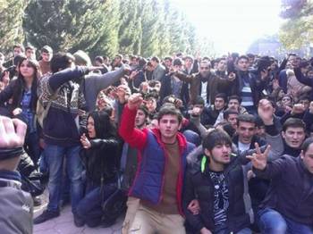 В БГУ студенты проводят акцию протеста
