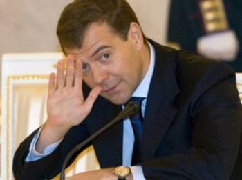 Медведев посоветовал Януковичу не быть тряпкой