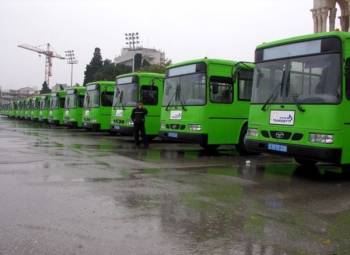 В Баку привезли новые автобусы