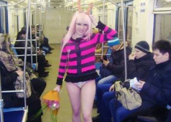 Известная гламурная дива прокатилась в московском метро в трусах